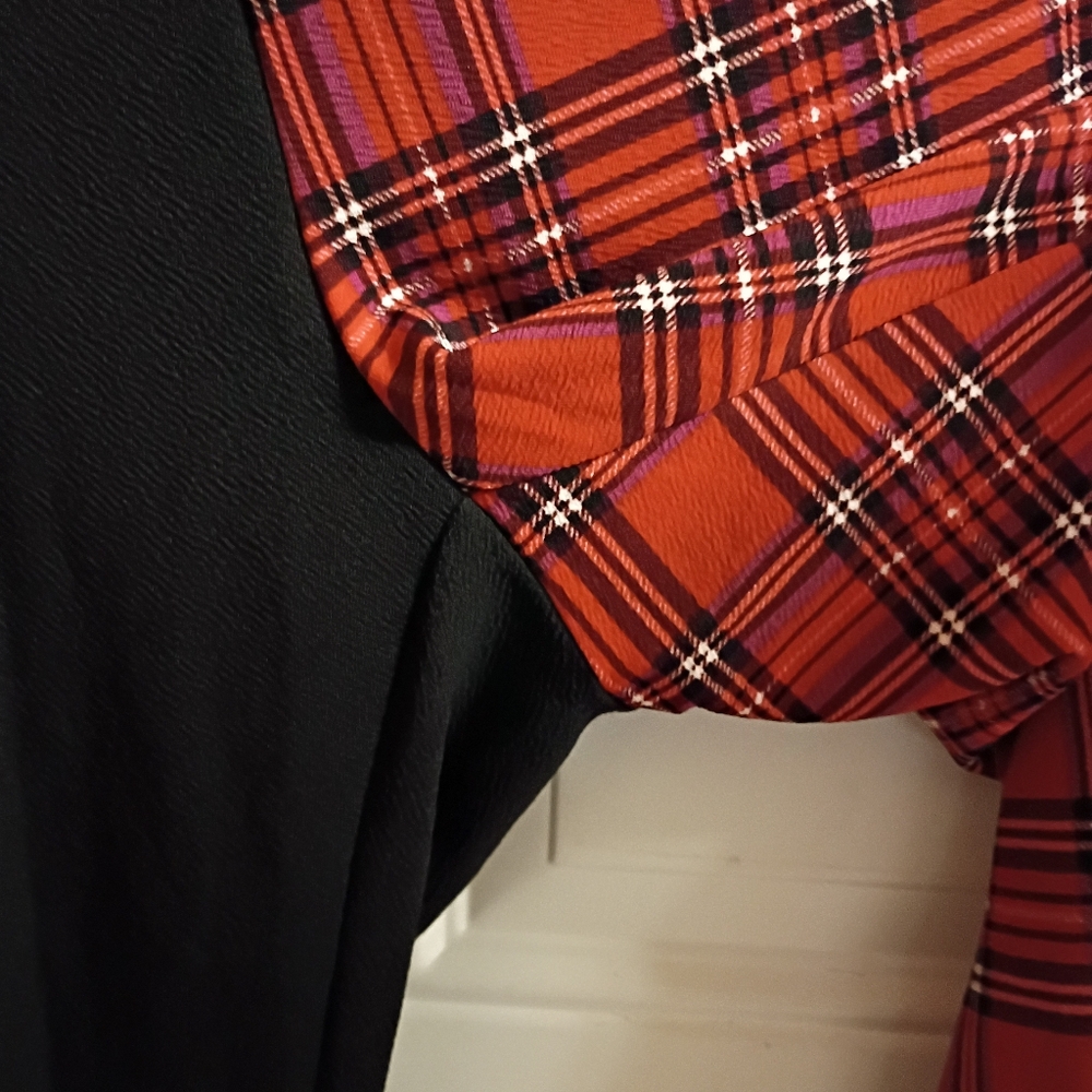 2/$10 Shein Curve Black And Red Plaid Split Leggings Size 3XL - Picture 4 of 6
